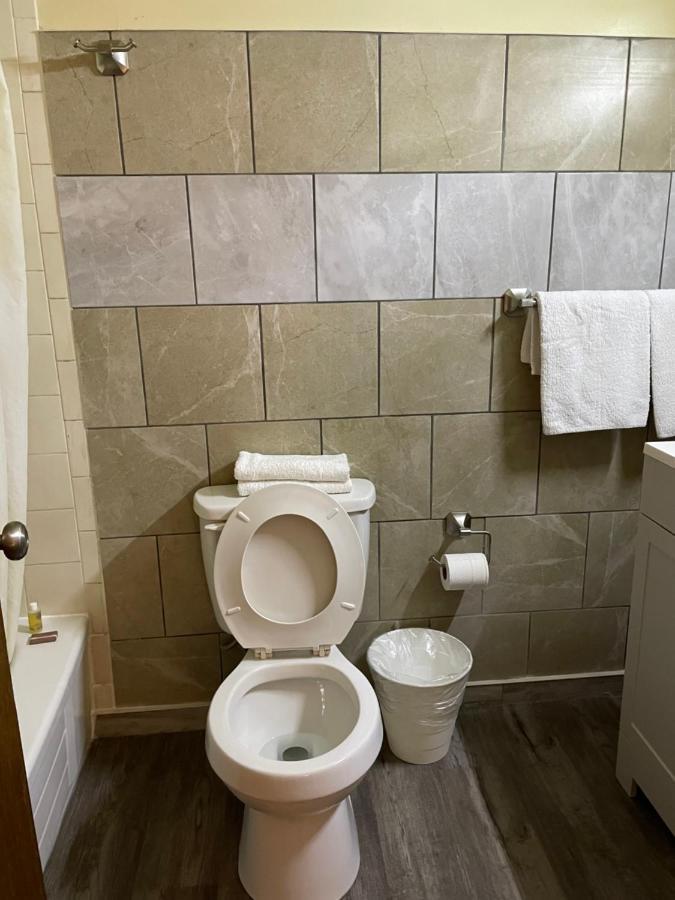 Scottish Inn Near The Falls And Casino Ниагарски водопад Екстериор снимка