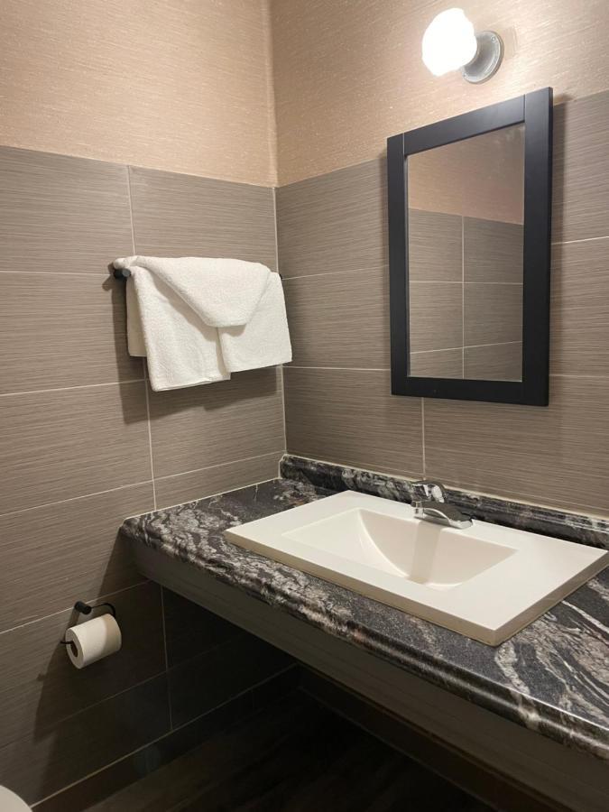 Scottish Inn Near The Falls And Casino Ниагарски водопад Екстериор снимка