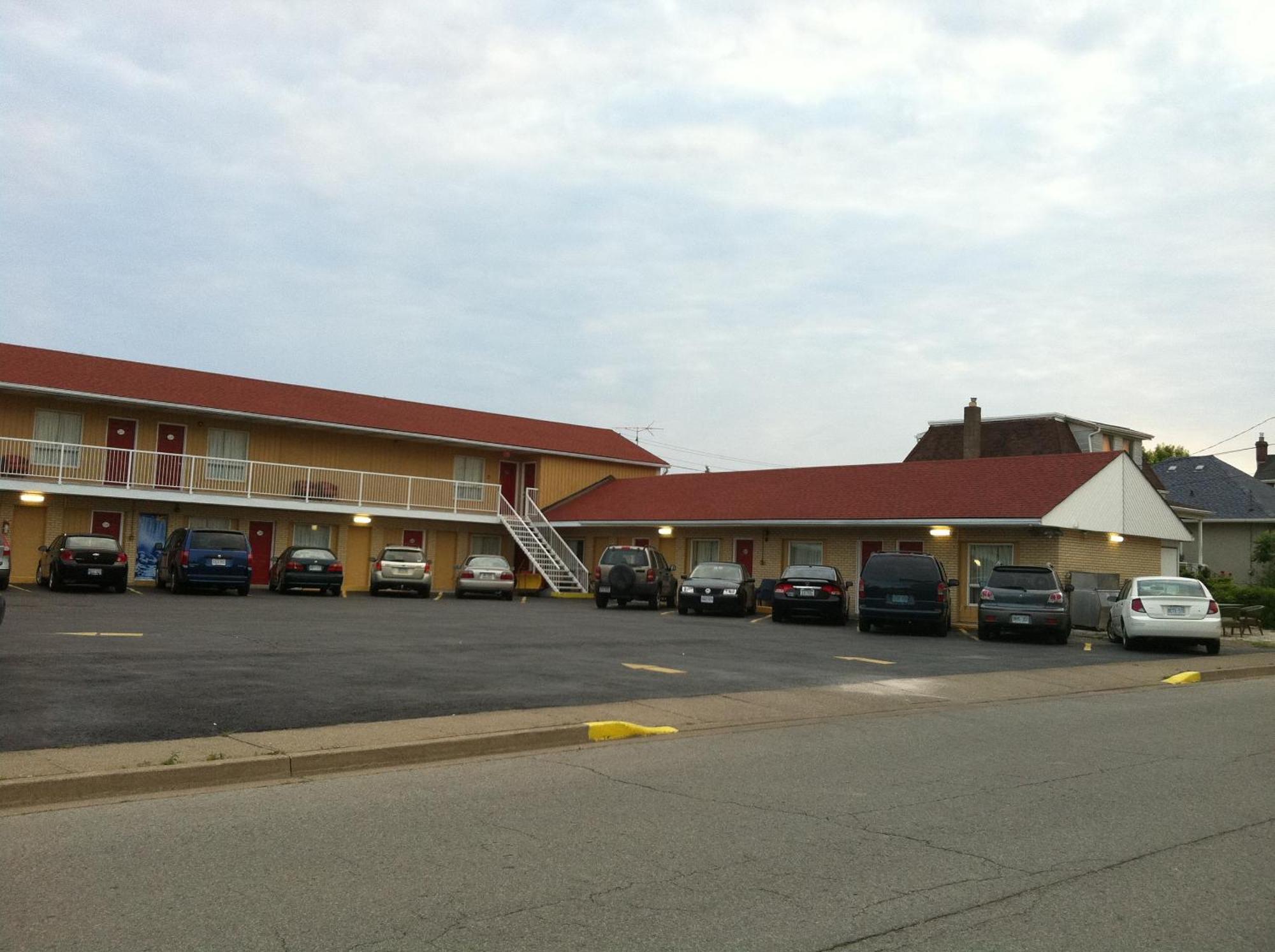Scottish Inn Near The Falls And Casino Ниагарски водопад Екстериор снимка