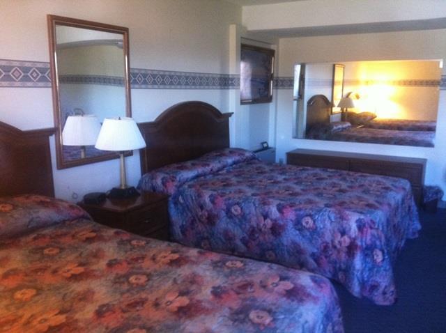 Scottish Inn Near The Falls And Casino Ниагарски водопад Стая снимка